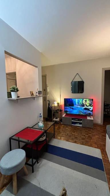 Cozy Parisian Getaway Appartement Parijs
